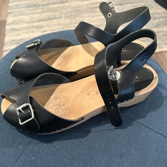 Hasbeens size 38 black. - Picture 3 of 6